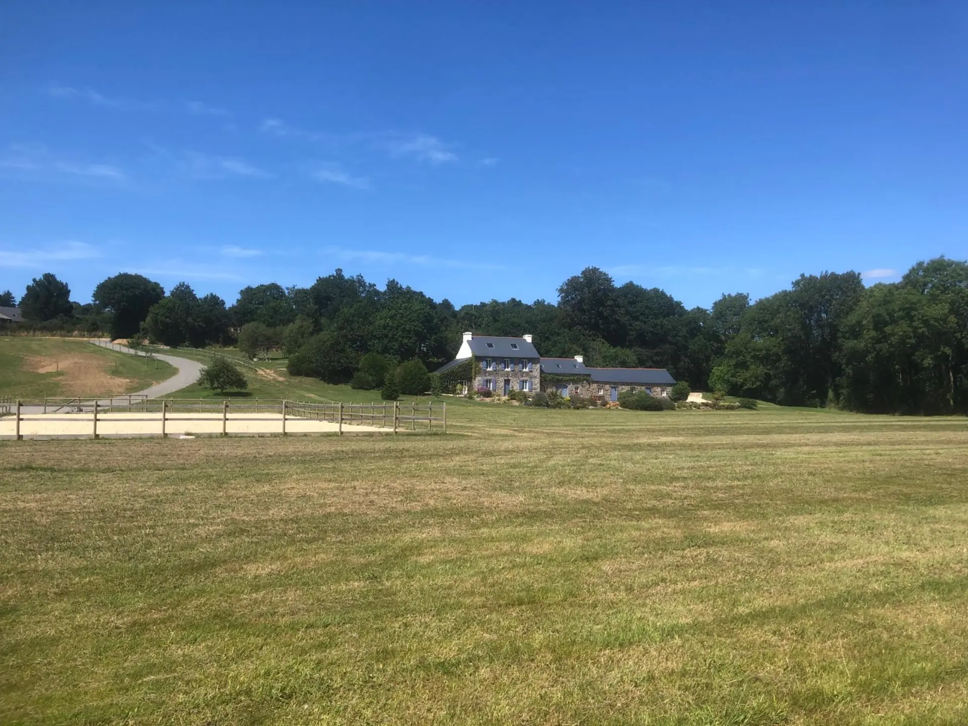 Vacances cheval Monts d'Arrée Bretagne - vue panoramique sur la propriété